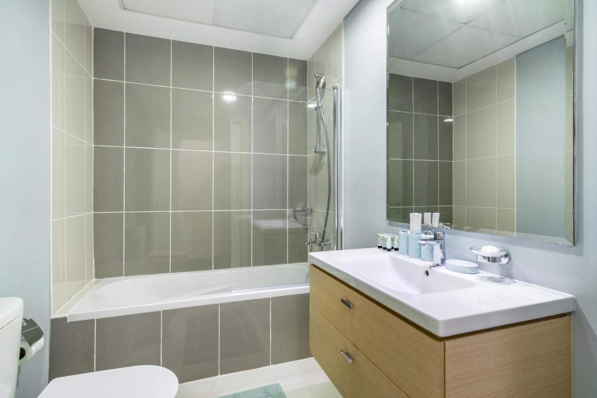 Cozy Studio - Damac Hills, Dubai