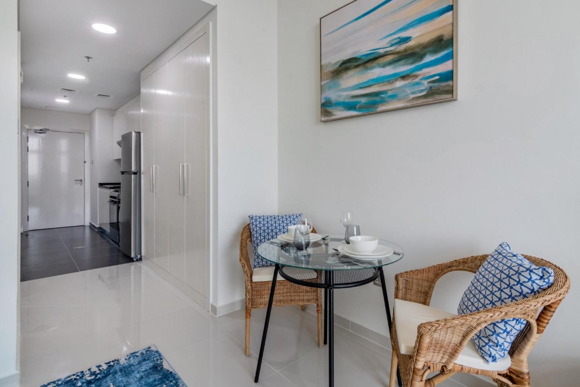 Cozy Studio - Damac Hills, Apartment