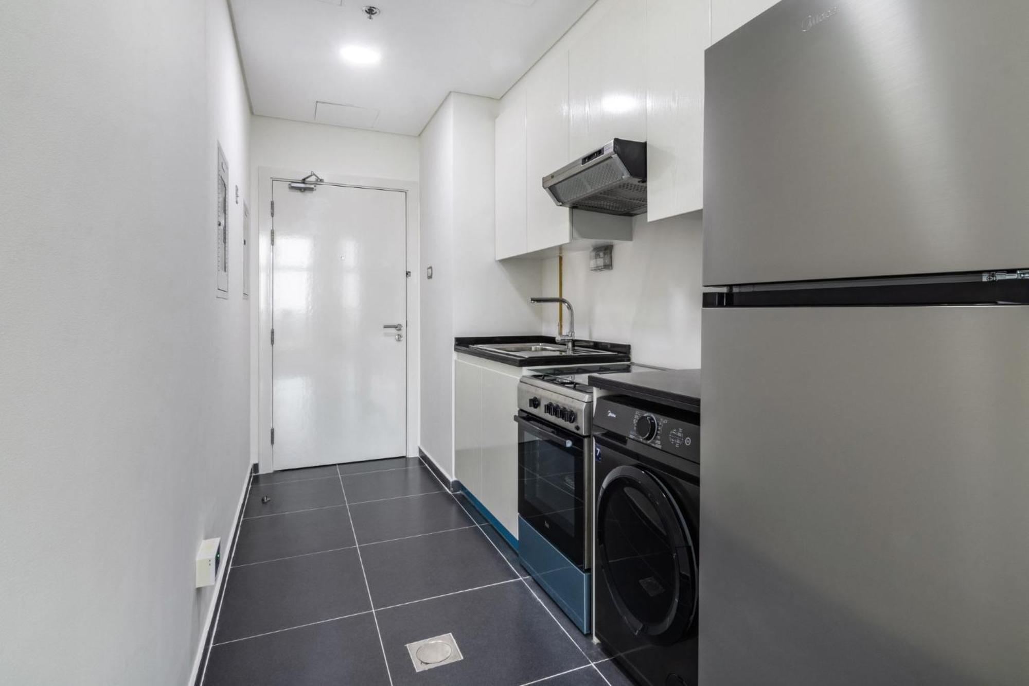 Cozy Studio - Damac Hills,